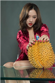 一邊親胸一邊摸進內(nèi)褲里